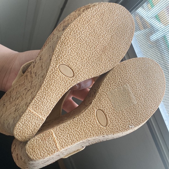 Spirit Moda tan wedge sandals - Picture 4 of 6